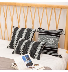 Factory Price Low Moq Black And White Cushion Cover Geometric Jacquard Pillow Cover For Bedroom Decor 