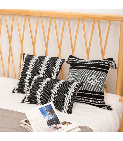 Factory Price Low Moq Black And White Cushion Cover Geometric Jacquard Pillow Cover For Bedroom Decor 