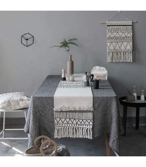 Hot Selling Boho Farmhouse Home Table Decor Tufted Unique Geometric Design Cotton Woven White Handmade Tufted Bar Table Runner 